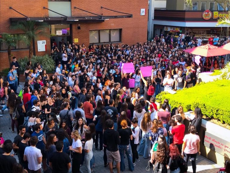 Bolsonaro foge de estudantes do Mackenzie