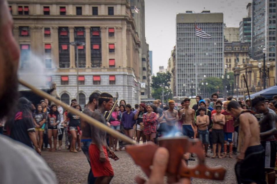 Índios Guarani protestam na Prefeitura contra o desmonte da saúde indígena