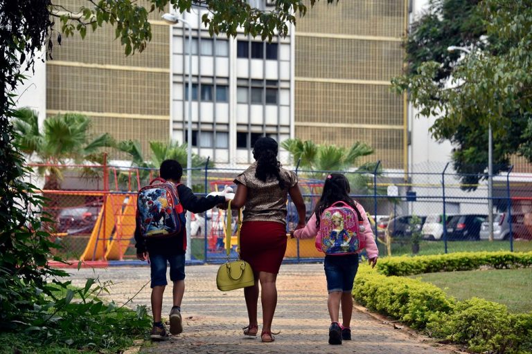 “Antídoto” para o autismo é vendido livremente na internet. Cadê a ANVISA?