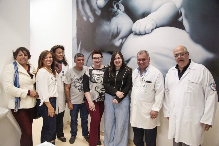 Sâmia Bomfim inaugura ala de parto humanizado em SP