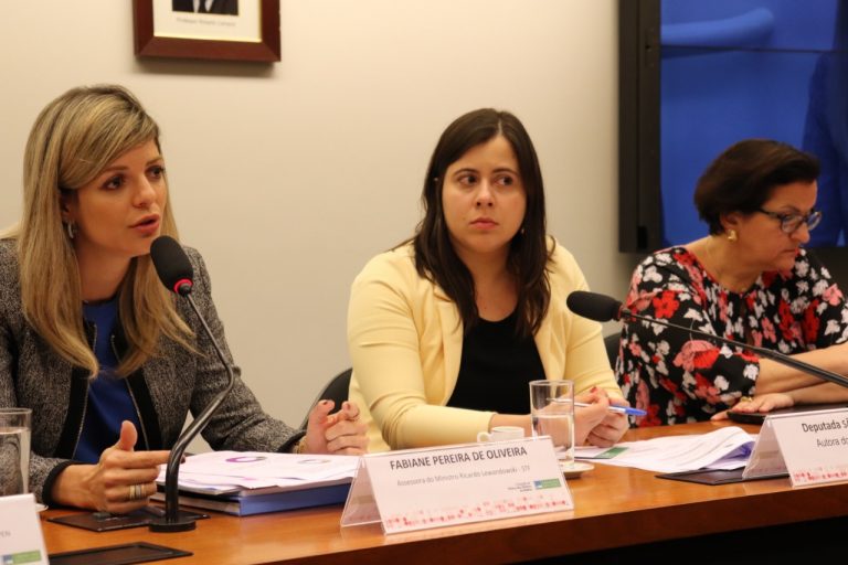 Sâmia Bomfim realiza audiência pública sobre desencarceramento feminino