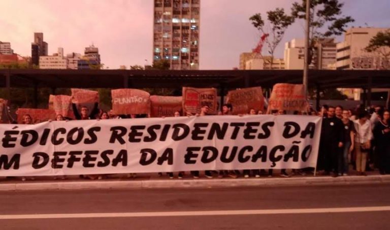 Em defesa dos profissionais residentes em saúde