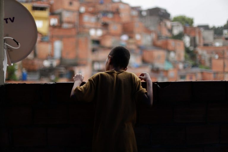 COVID-19 – Sâmia Bomfim defende que o Estado garanta acesso à água e sabão aos mais pobres