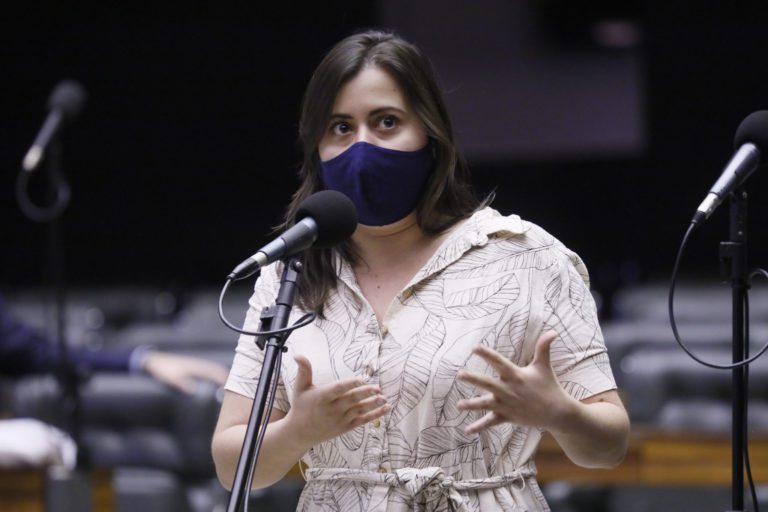 Sâmia Bomfim pede que Ministra da Agricultura justifique as críticas feitas ao Guia Alimentar para a População Brasileira