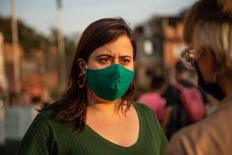 Sâmia e PSOL apresentam projeto para derrubar decreto que abre espaço para privatização do SUS