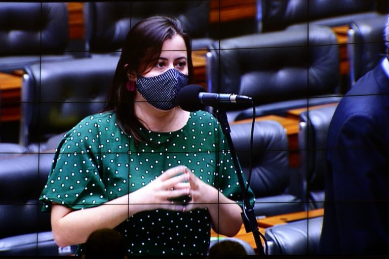 Sâmia e PSOL querem Comissão da Câmara para monitorar Plano Nacional de Vacinação