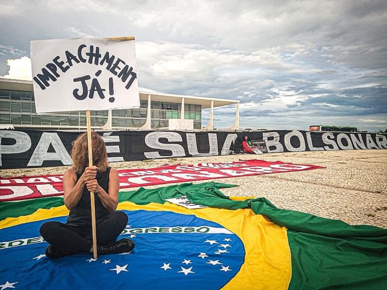 Carreatas e bicicletadas #ForaBolsonaro acontecem no Brasil e no mundo neste domingo