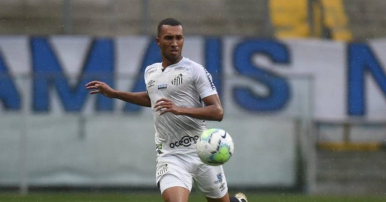 Mais um caso de racismo no futebol. Até quando?