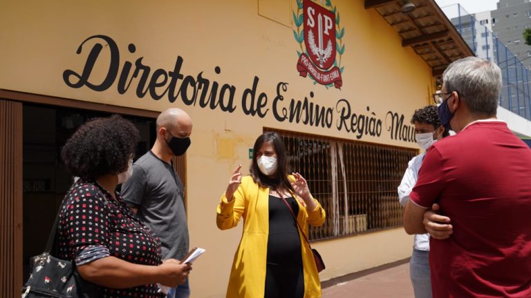Sâmia Bomfim e André Sapanos visitam escolas em Mauá e cobram providências para o retorno às aulas