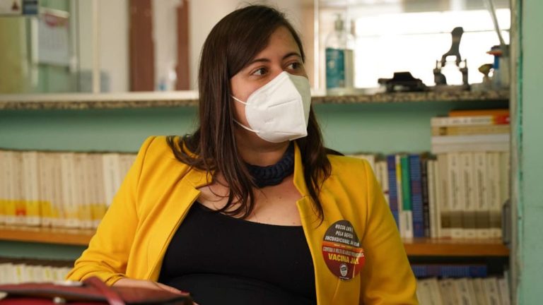 Deputada Sâmia Bomfim cobra cancelamento da retomada às aulas presenciais no estado de São Paulo