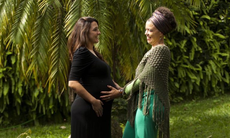 Deputados querem aprovar PL incluindo grávidas e puérperas no grupo prioritário do Plano Nacional de Imunização