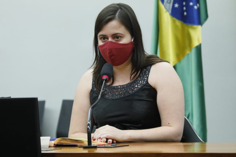 Sâmia Bomfim afirma que relatório da CCult será fundamental para a regulamentação do Sistema Nacional de Cultura