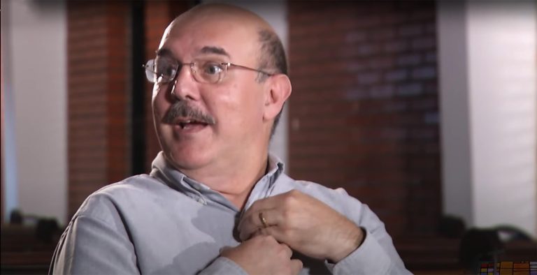 Ministro da Educação faz pronunciamento pedindo a volta às aulas, mas não oferece condições para retorno seguro