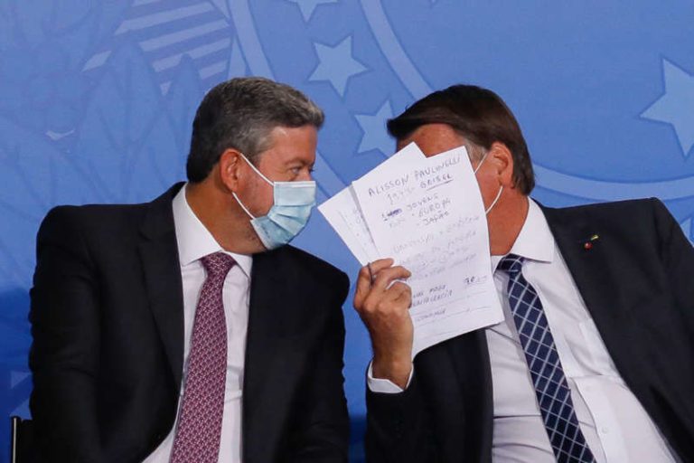 Sâmia Bomfim pede ao STF que Lira seja obrigado a fazer análise dos pedidos de impeachment