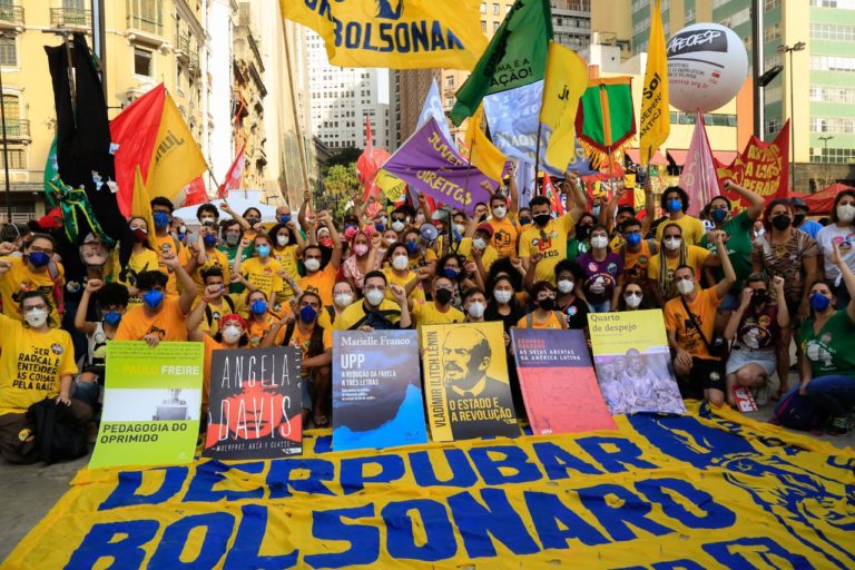 Em 02 de outubro vamos às ruas para que Bolsonaro não continue destruindo o Brasil. Veja os locais dos atos!