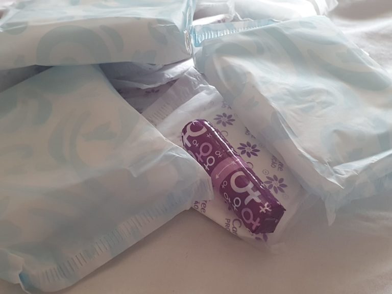 Bancada do PSOL denuncia Bolsonaro à ONU por vetar distribuição de absorventes