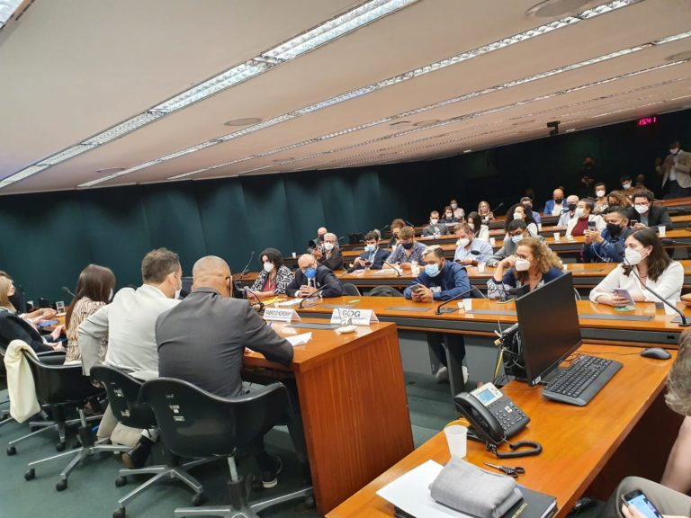 Semana agitada na Comissão de Cultura: Sâmia participa de atividades de resistência do setor na Câmara dos Deputados