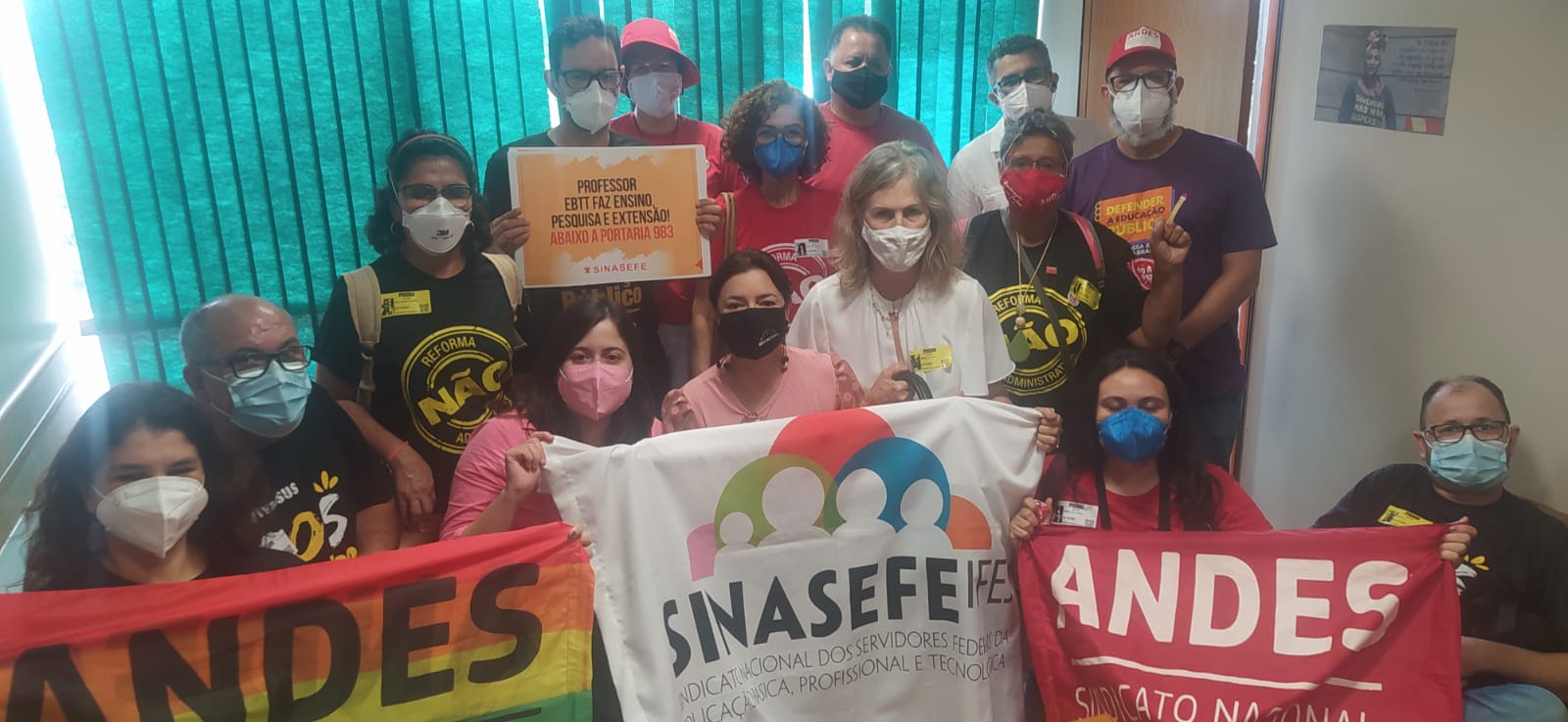 Sâmia se reúne com Andes e Sinasefe para discutir ataques aos Institutos Federais