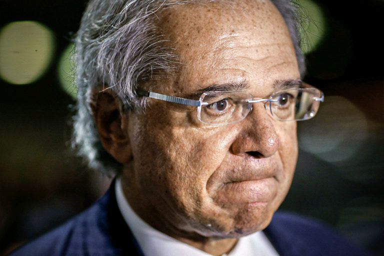 Sâmia pede convocação de Paulo Guedes para explicar nomeação de bolsonarista para Corregedoria da Receita Federal