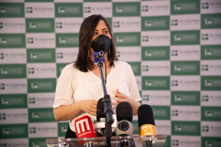 Sâmia e o PSOL querem derrubar decreto de Bolsonaro que inventou “mineração artesanal”