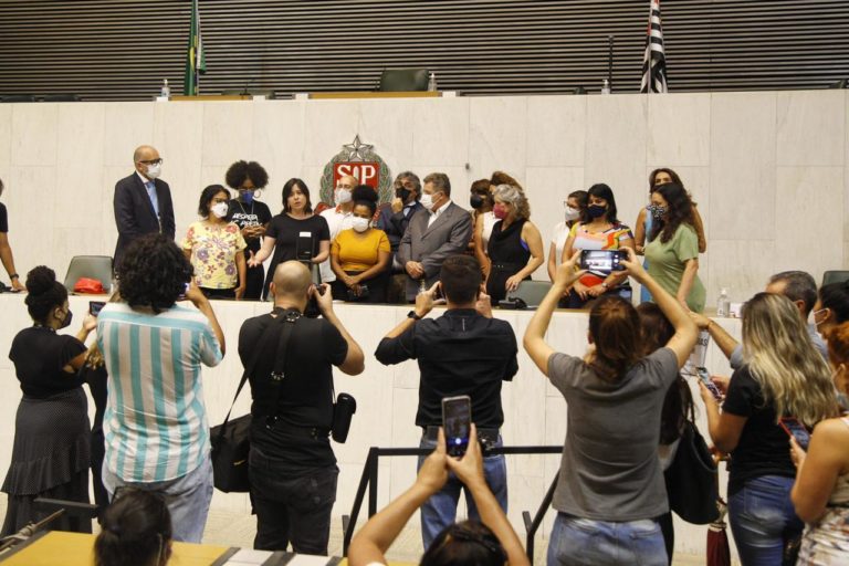 Sâmia Bomfim, OAB e coletivo Juntas pedem a cassação de Arthur do Val