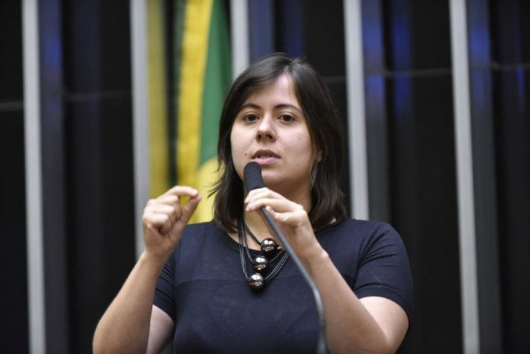 Câmara aprova por unanimidade requerimento de Sâmia Bomfim pedindo a cassação de Arthur do Val