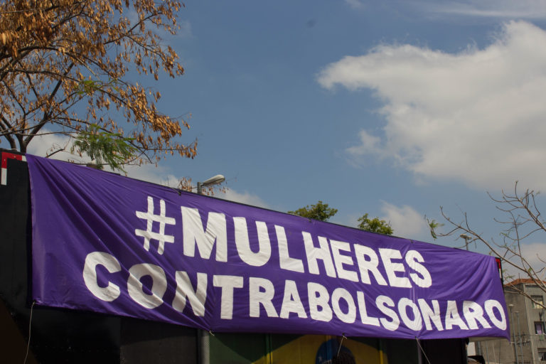 Dia 8 de março vamos às ruas contra os ataques à vida das mulheres que seguem acontecendo. Veja os locais dos atos!