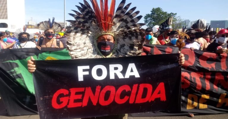 PSOL quer impedir que Bolsonaro receba medalha do mérito indigenista
