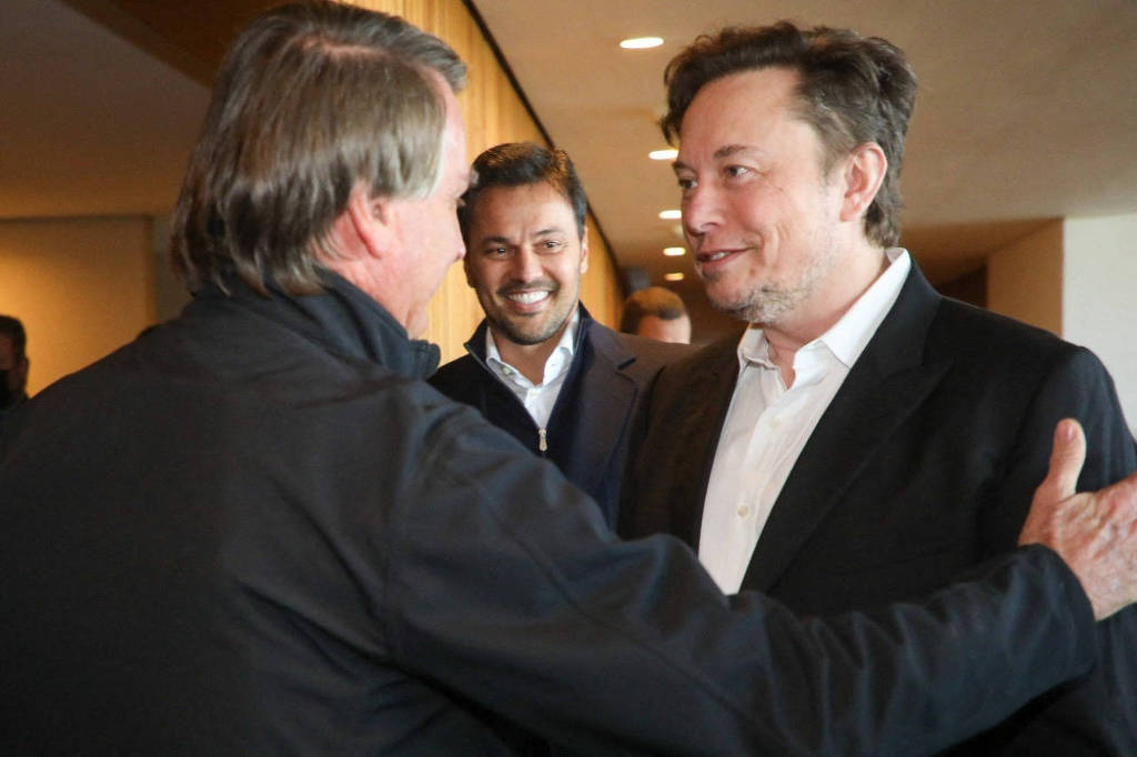 Sâmia questiona encontro de Bolsonaro com Elon Musk e convoca ministro das Comunicações