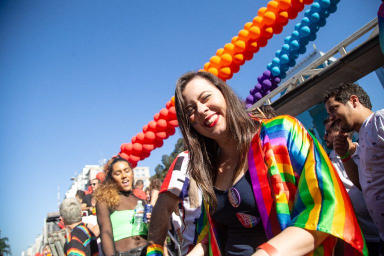 Sâmia Bomfim (PSOL/SP) participa da 26ª Parada LGBT+