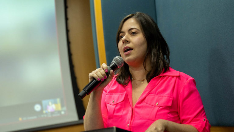 Jovem Pan espalha fake news e deverá divulgar direito de resposta da deputada Sâmia Bomfim