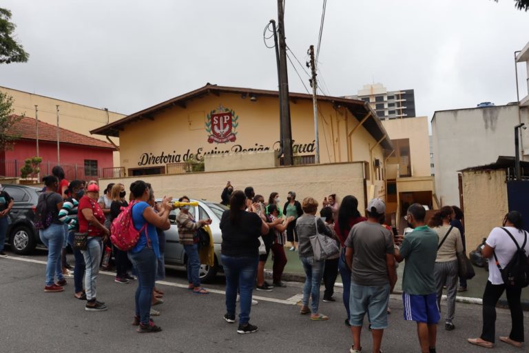 Sâmia quer explicações do secretário de Educação sobre crise nas escolas do ABC Paulista