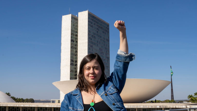 Março feminista: confira os principais projetos de Sâmia em defesa das mulheres