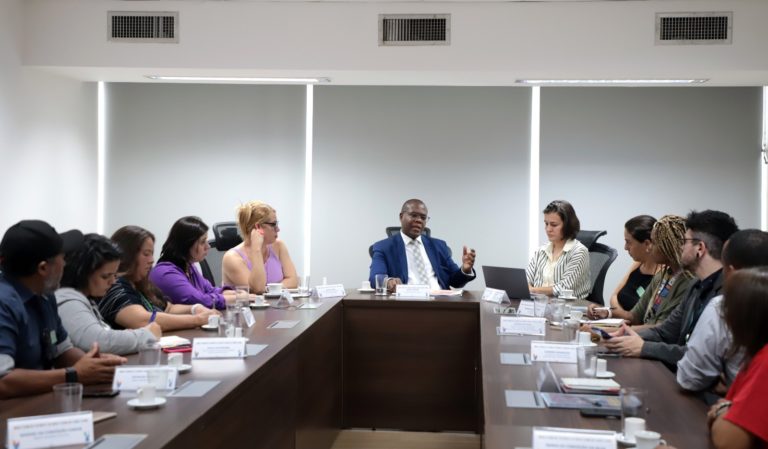 Lutar não é crime: deputadas se reúnem com o ministro do Direitos Humanos para denunciar prisão de Zé Rainha