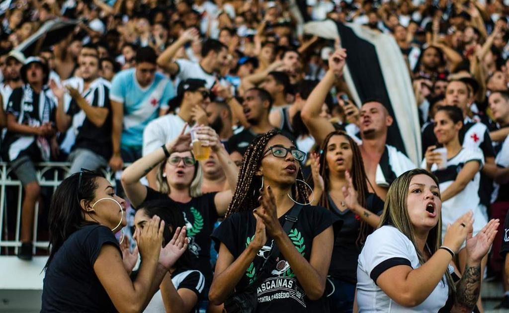 Meia-entrada para mulheres no futebol: PL quer “inclusão plena” e abre debate sobre violência nas arenas