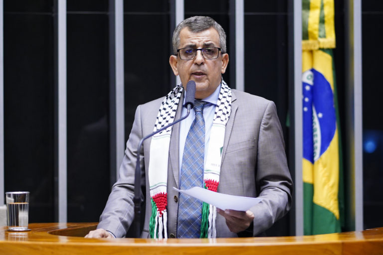 Sâmia e Fernanda pedem que governo interceda para libertar líder palestino-brasileiro retido no Panamá