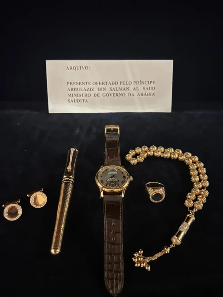 TCU alerta Bolsonaro que todas as joias recebidas como presentes deverão ser entregues à Caixa