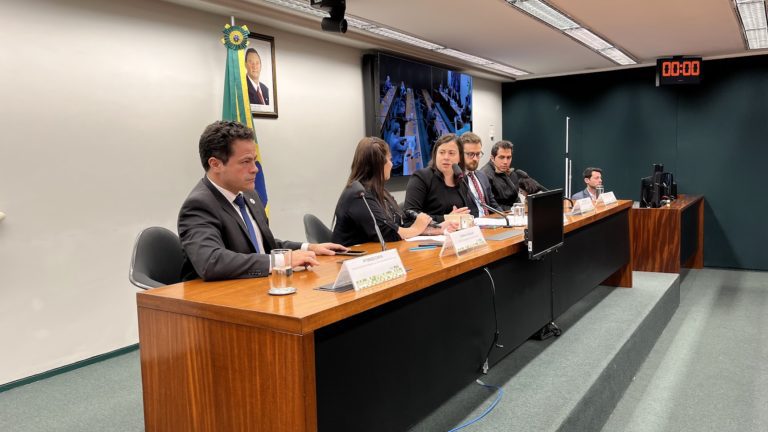 Sâmia movimenta a Câmara com atividades pela regulação da cannabis para fins medicinais e sociais