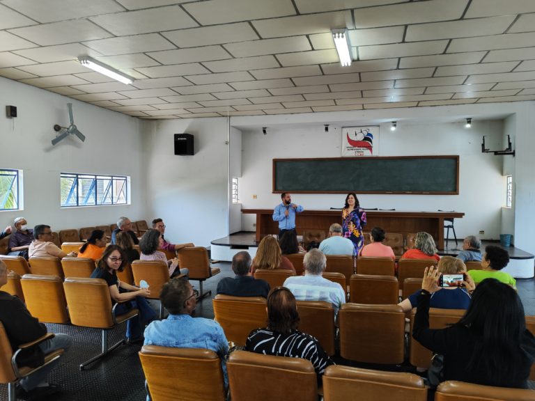 Em Presidente Prudente, Sâmia ouve servidores sobre problemas no atendimento do IAMSPE