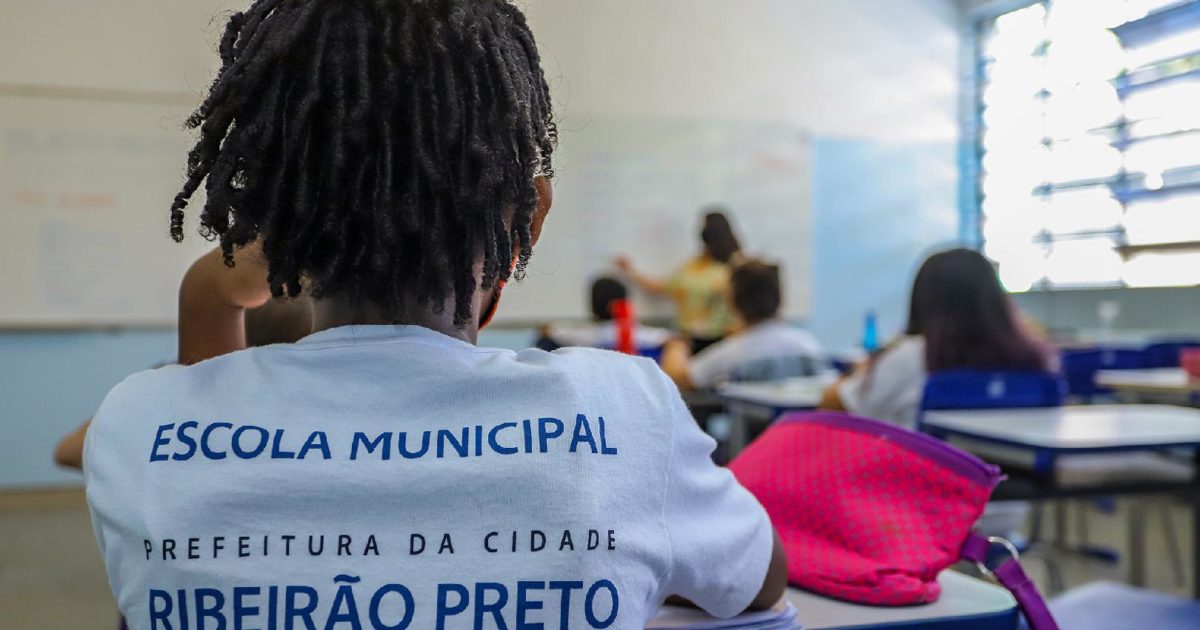 Sâmia envia ofício a Ribeirão Preto sobre caso da escola pública invadida por homem armado