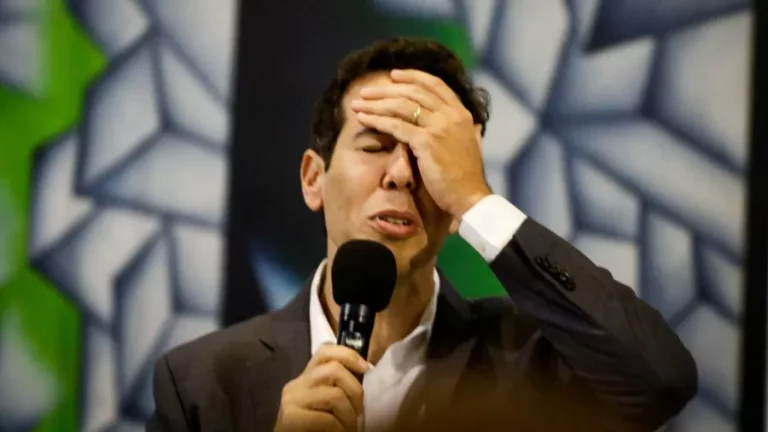 Sâmia e Monica entram com ações contra o secretário de Educação de SP