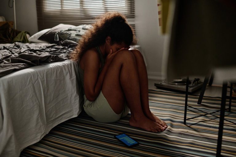 Deputados do PSOL querem proibir a disseminação de nudes feitos com IA sem autorização