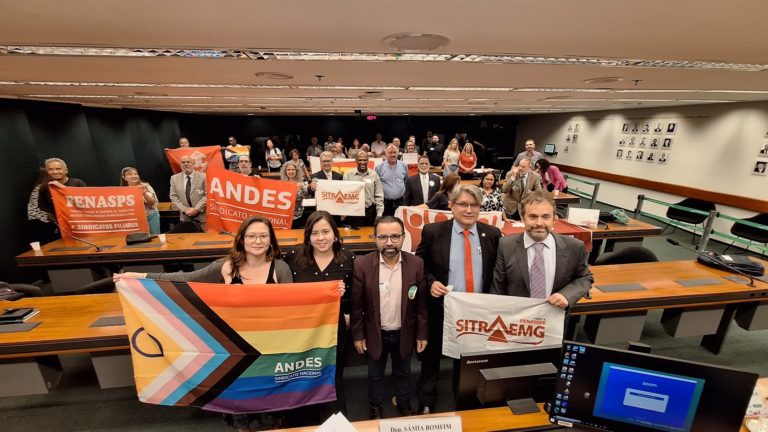 “A PEC 220/2016 e a luta contra a política de empobrecimento dos servidores” é tema de audiência na Câmara