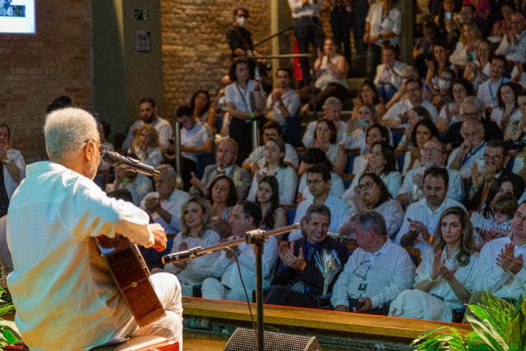 Faculdade de Medicina da USP promove homenagem aos médicos vítimas da tragédia no Rio