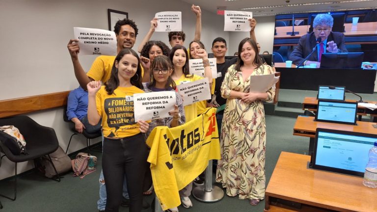 Sâmia encabeça pedido ao governo para que retire regime de urgência da “reforma” do Novo Ensino Médio