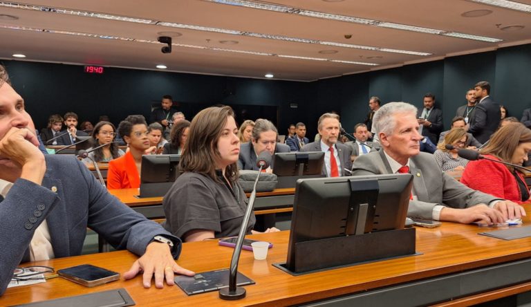 Titular do PSOL na Comissão de Educação, Sâmia contesta escolha de Nikolas como presidente