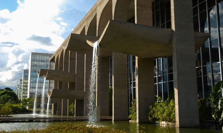 Sâmia pede que Lewandowski acione a PF após receber ameaça por apoio a palestinos