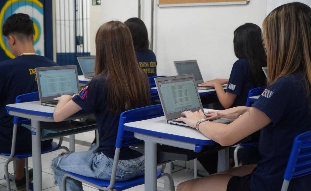 PSOL tenta impedir governo Tarcísio de usar ChatGPT em escolas de SP