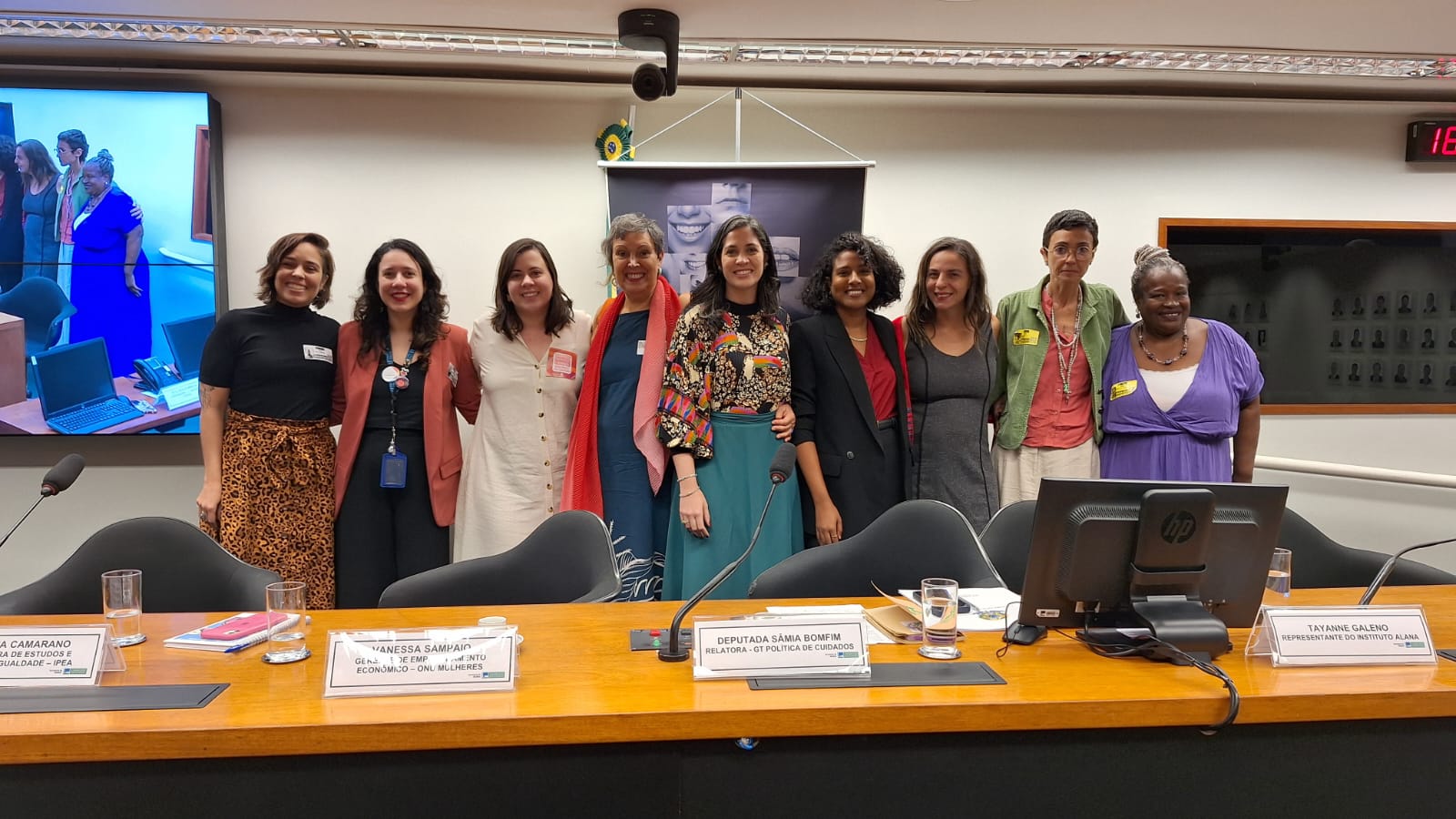 Seminário promovido por Sâmia Bomfim alerta que o Brasil é “lanterninha” em políticas sobre cuidados