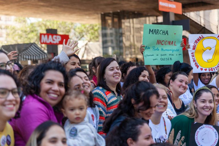 Sâmia notifica sete hospitais privados de São Paulo que estariam violando direito ao parto humanizado